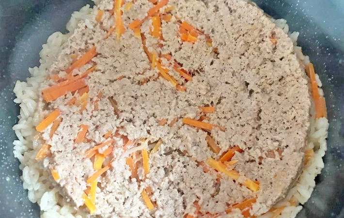 『炊飯器ビビンバ』を作る写真（撮影：エニママ）