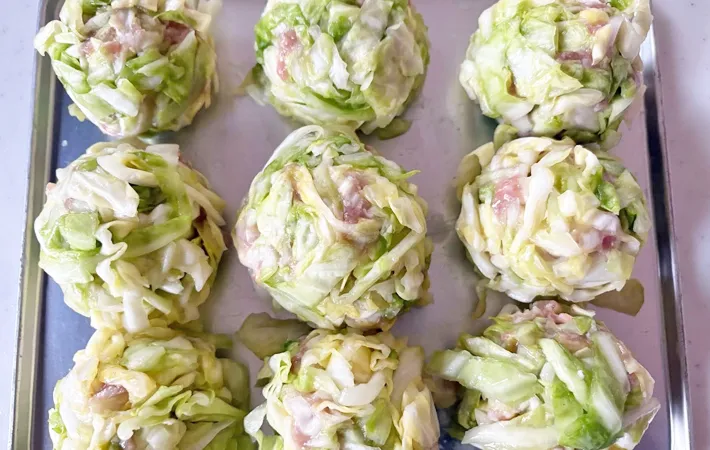 『キャベツでシュウマイ』を作る写真（撮影：エニママ）