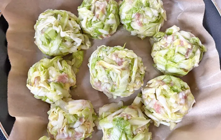 『キャベツでシュウマイ』を作る写真（撮影：エニママ）