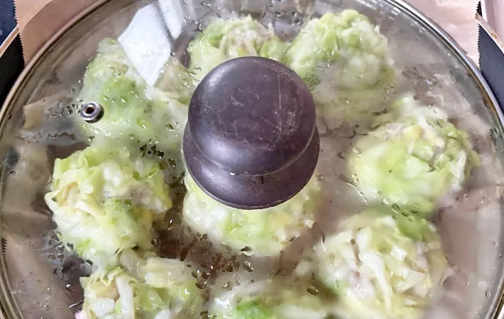 『キャベツでシュウマイ』を作る写真（撮影：エニママ）