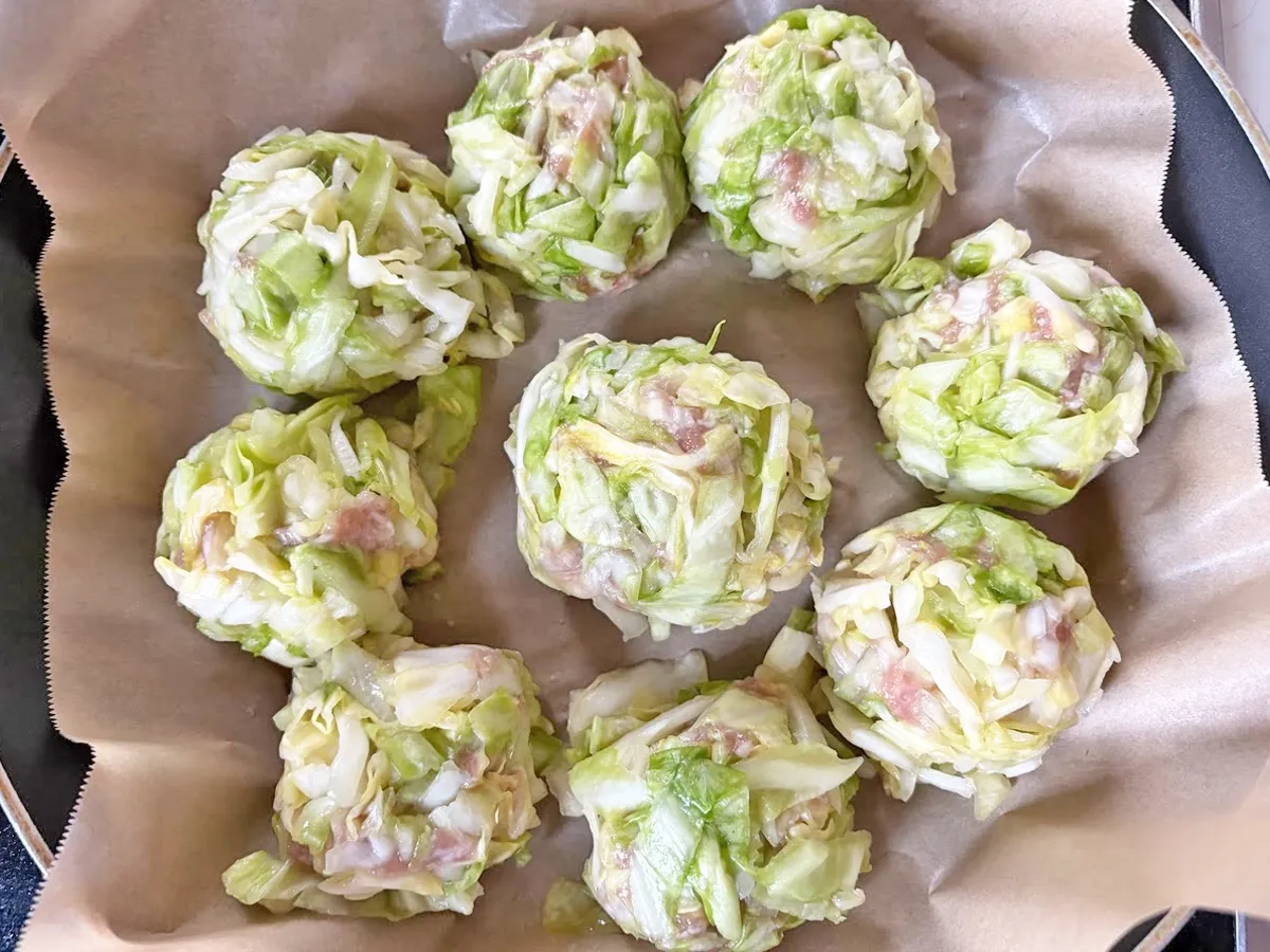 『キャベツでシュウマイ』を作る写真（撮影：エニママ）