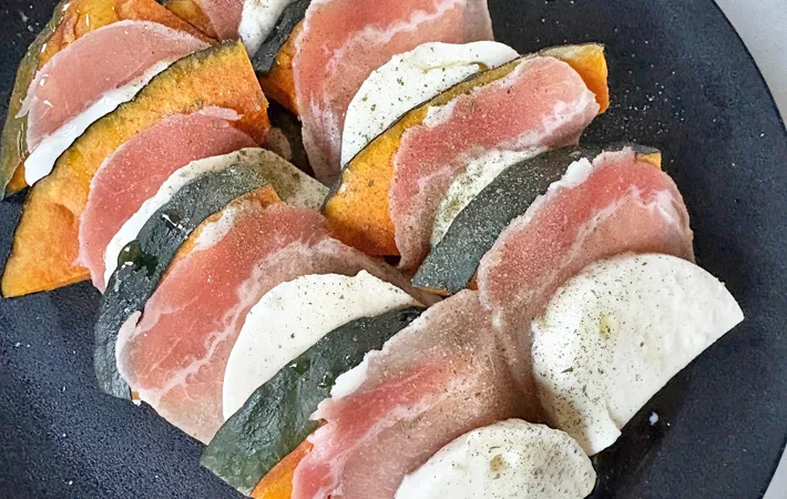 『カボチャのカプレーゼ』の完成写真（撮影：エニママ）