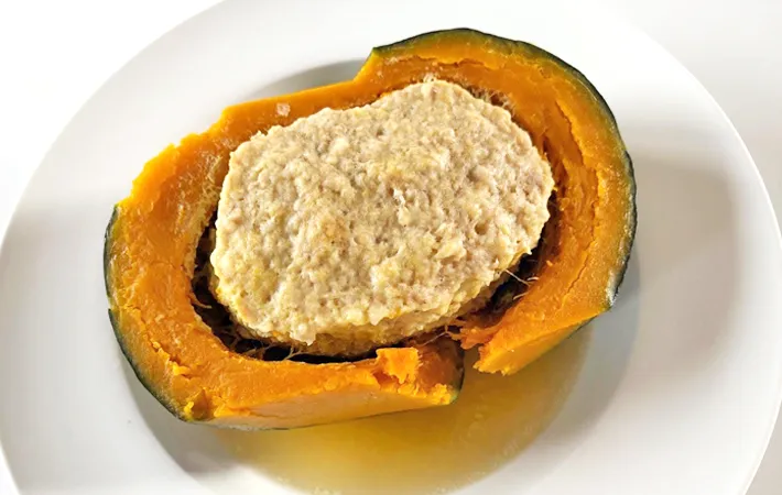 『炊飯器でカボチャの肉詰め』の完成写真（撮影：エニママ）