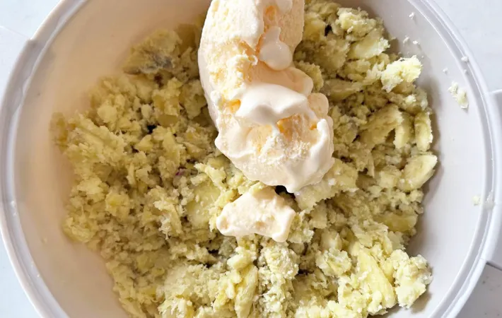 『餃子の皮のスイートポテト』を作る写真（撮影：エニママ）