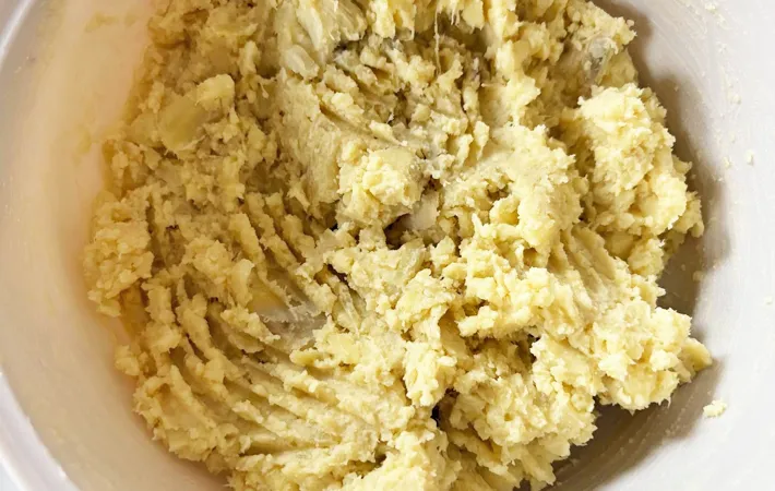 『餃子の皮のスイートポテト』を作る写真（撮影：エニママ）