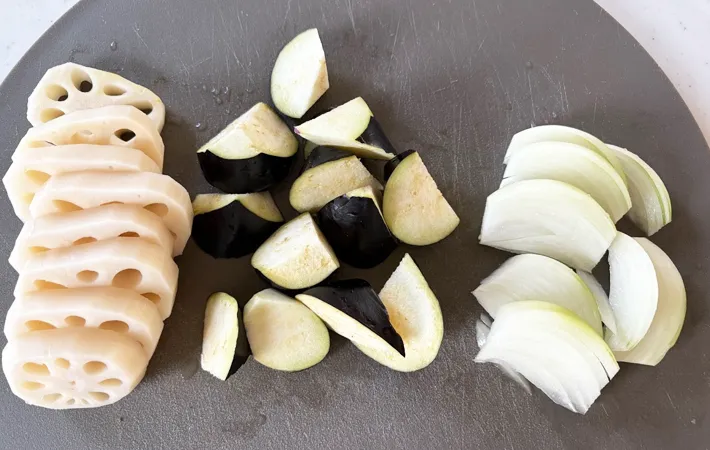 『冷凍から揚げ酢鶏』を作る写真（撮影：エニママ）