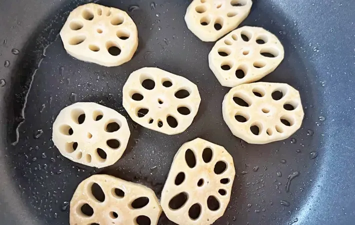 『冷凍から揚げ酢鶏』を作る写真（撮影：エニママ）