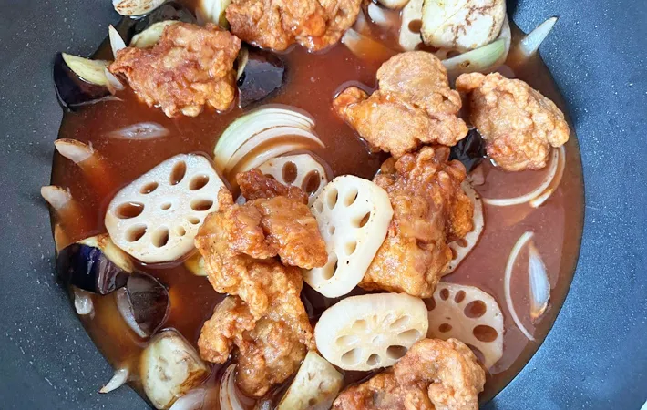 『冷凍から揚げ酢鶏』を作る写真（撮影：エニママ）