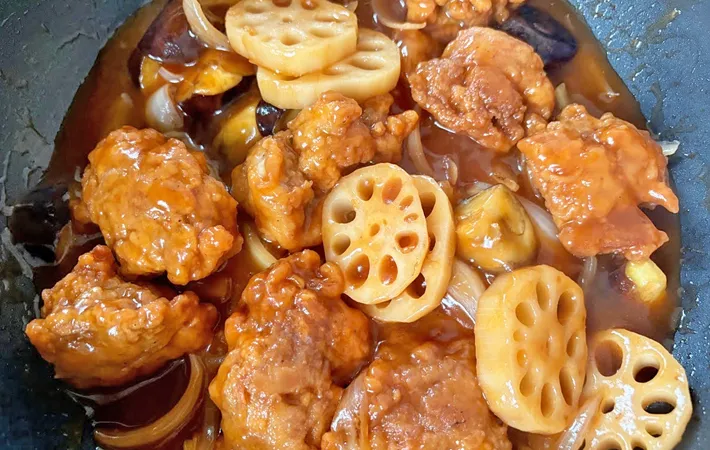 『冷凍から揚げ酢鶏』を作る写真（撮影：エニママ）