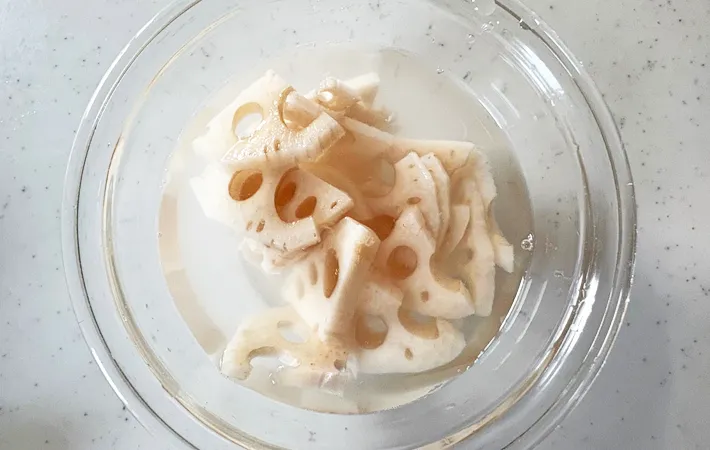 『レンコン入り豚のしょうが焼き』を作る写真（撮影：エニママ）