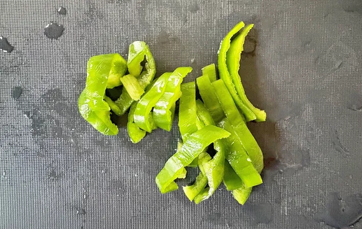 『レンコン入り豚のしょうが焼き』を作る写真（撮影：エニママ）