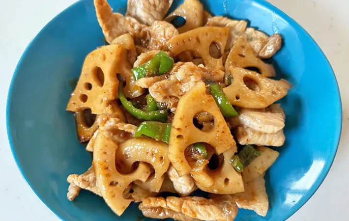 『レンコン入り豚のしょうが焼き』の完成写真（撮影：エニママ）