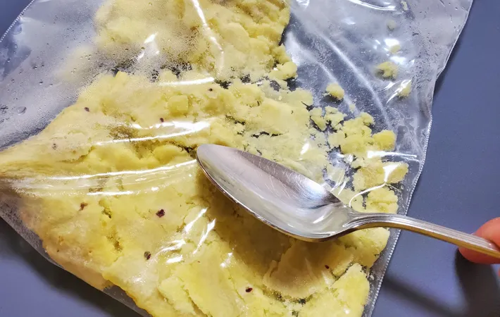 『味見でなくなるおいしさ！和スイートポテト』を作る写真（撮影：エニママ）