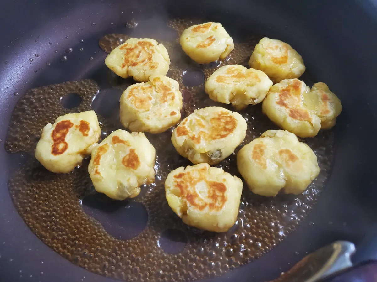 『味見でなくなるおいしさ！和スイートポテト』を作る写真（撮影：エニママ）