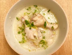 『炊飯器でサムゲタン風スープ』の完成写真（撮影：エニママ）