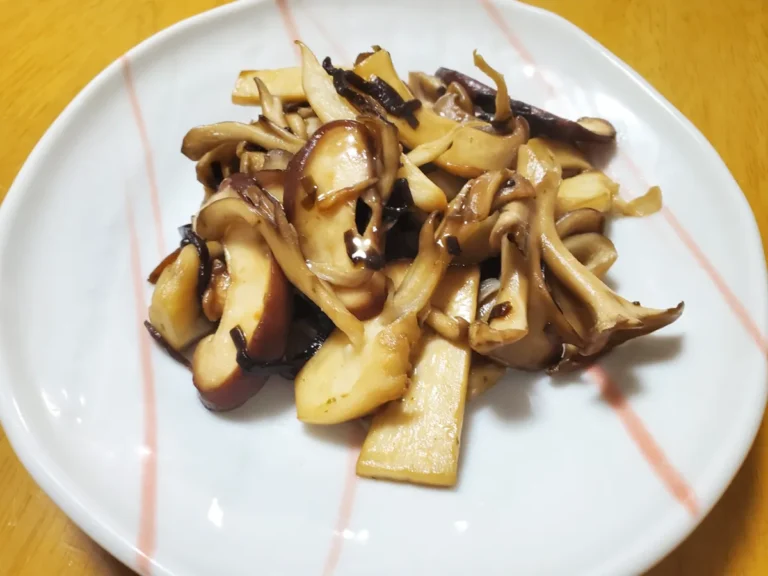 『塩こんぶとオリーブオイルの簡単きのこソテー』の完成写真（撮影：エニママ）