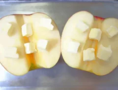 『アイスのせ焼きりんご』（撮影：エニママ）