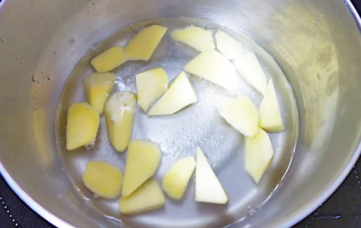 『さつまいものバター煮』を作る写真（撮影：エニママ）