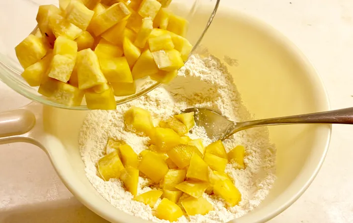 『鬼まんじゅう』を作る写真（撮影：エニママ）