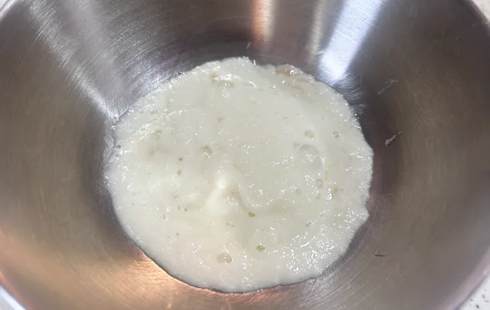 『山芋入りふわふわ玉子焼き』を作る写真（撮影：エニママ）