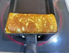 『山芋入りふわふわ玉子焼き』を作る写真（撮影：エニママ）