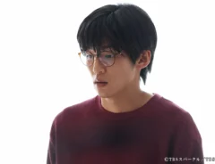 『ザ・ロイヤルファミリー』に出演する目黒蓮さんが写る場面写真