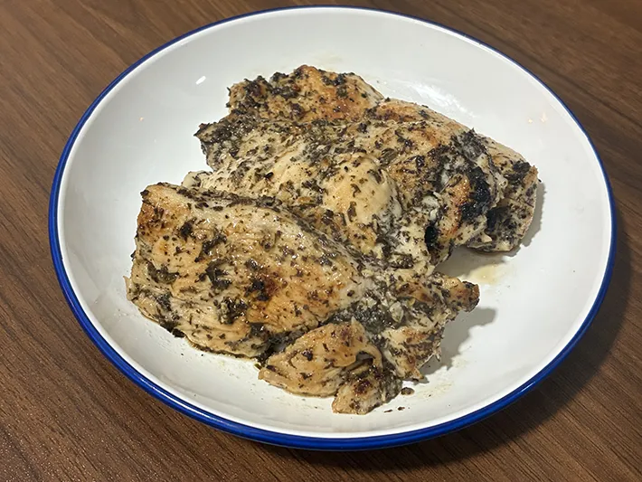 完成後の『むね肉のマヨゆかり炒め』の写真（撮影：grape編集部）