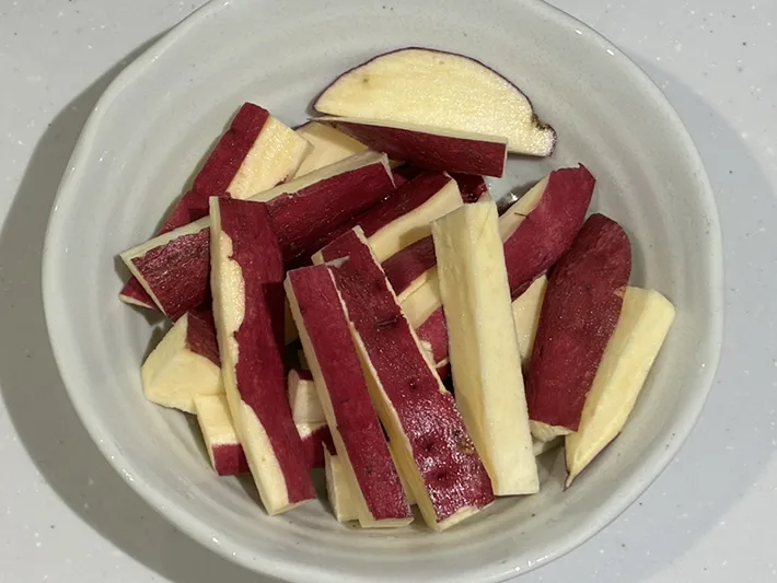 カットしたサツマイモの写真（撮影：grape編集部）