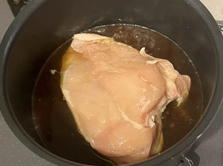 鶏むね肉のチャーシューの調理写真（撮影：grape編集部）