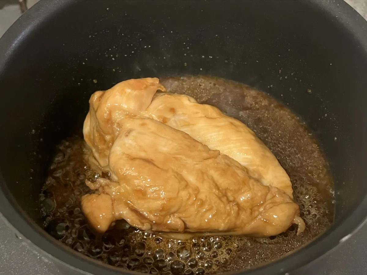 鶏むね肉のチャーシューの調理写真(撮影:grape編集部)