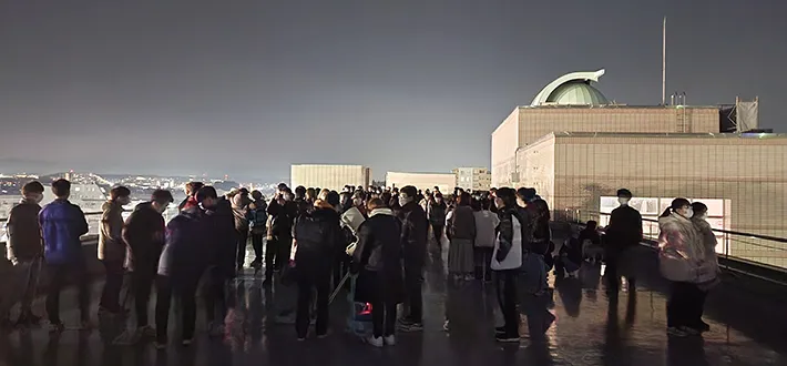 立川高校で行われる天体教室の写真