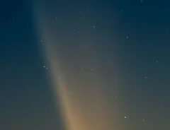 立川高校天文気象部員が撮影した紫金山・アトラス彗星の写真