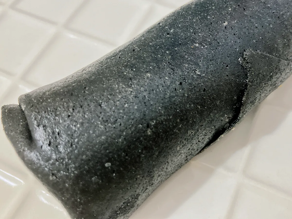 『黒いすき焼き春巻』(撮影:grape編集部)