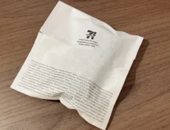 『黒いすき焼き春巻』（撮影：grape編集部）