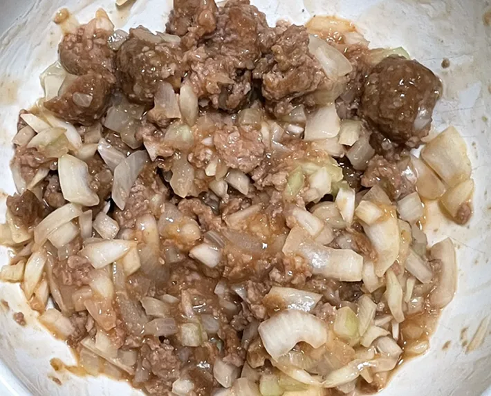 材料を混ぜる写真（撮影：grape編集部）