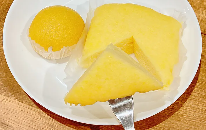 『マーラーカオ』と『たまご蒸しパン』（撮影：grape編集部）