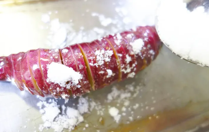 『サツマイモのハッセルバック』を作る写真（撮影：エニママ）