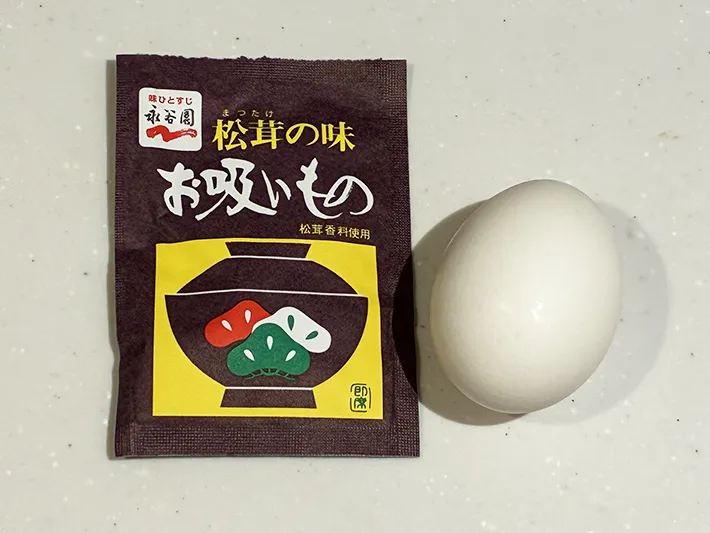 卵と『松茸の味お吸いもの』の写真（撮影：grape編集部）