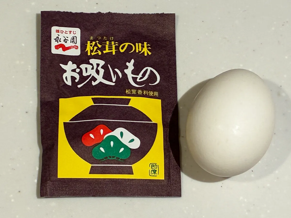 卵と『松茸の味お吸いもの』の写真（撮影：grape編集部）