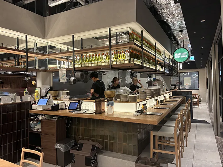 ステーキ店の内観の写真（撮影：grape編集部）