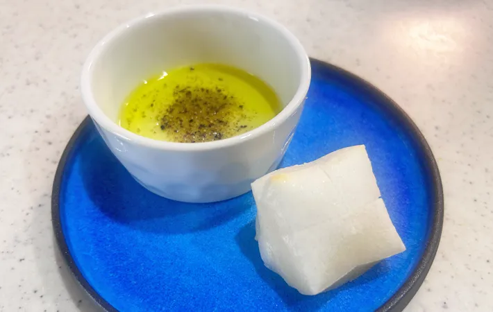 『オリーブオイル塩餅』の完成写真（撮影：エニママ）