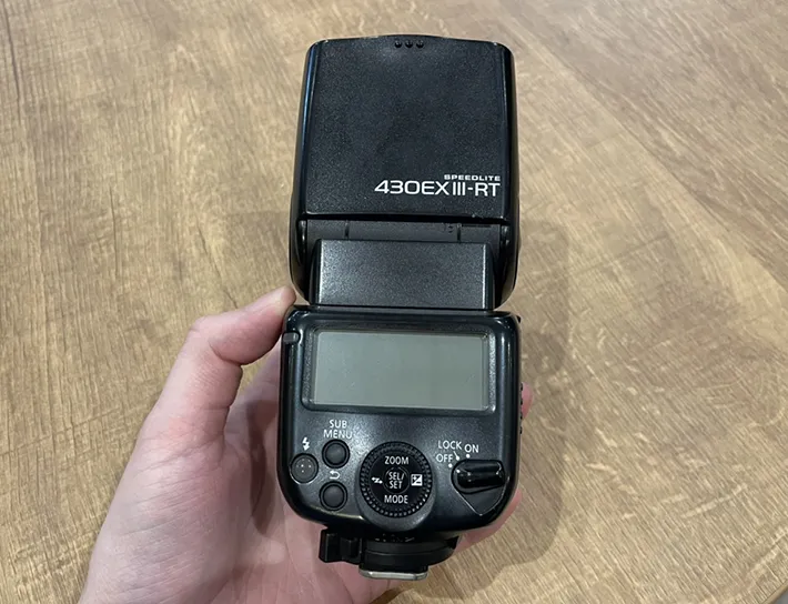 ストロボの写真（撮影：grape編集部）