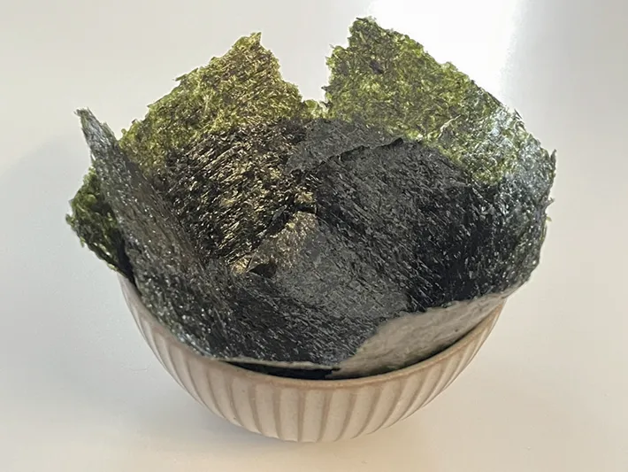 お茶碗に海苔を敷いた写真（撮影：grape編集部）