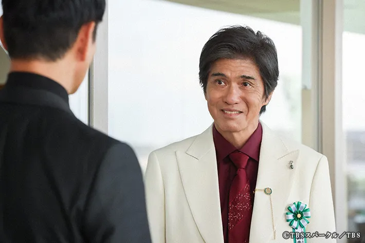 『ザ・ロイヤルファミリー』に出演する佐藤浩市さんさんが写る場面写真