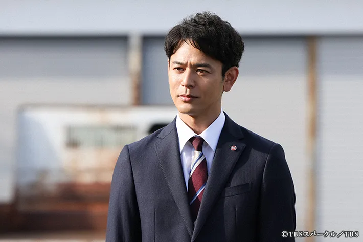 『ザ・ロイヤルファミリー』に出演する妻夫木聡さんが写る場面写真