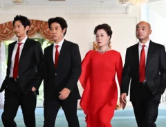 『ちょっとだけエスパー』に出演する大泉洋さんと高畑淳子さんなど4人が写る場面写真