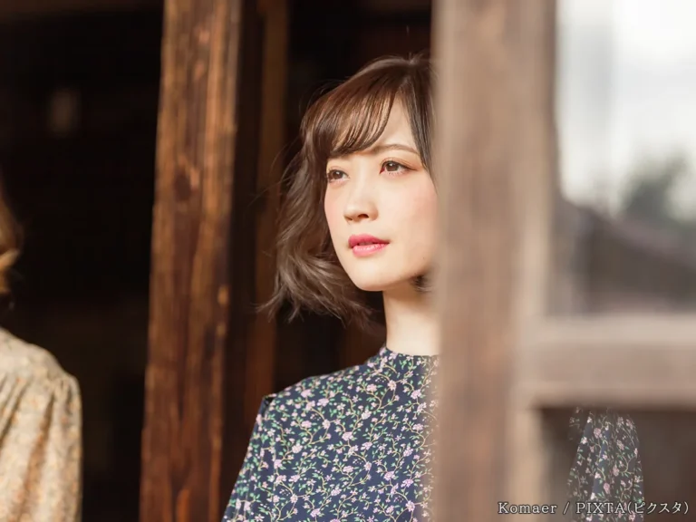 座禅をする女性の写真