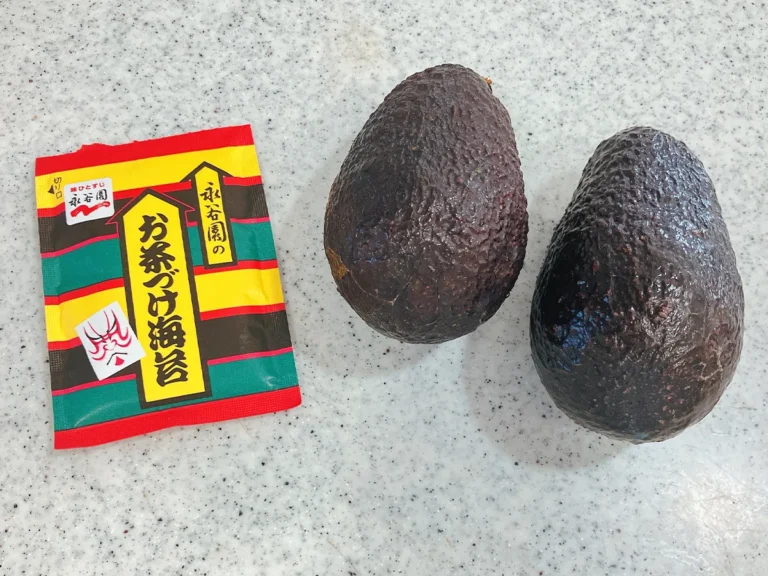 アボカドと『お茶づけ海苔』（撮影：grape編集部）