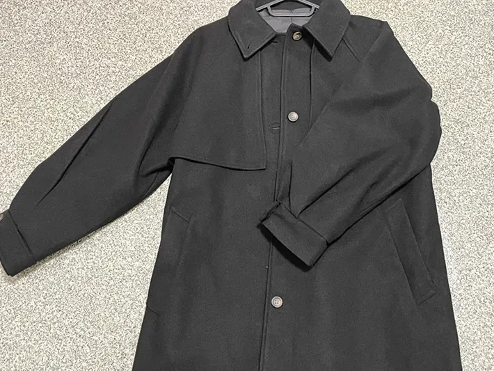 ロングコートの写真（撮影：grape編集部）