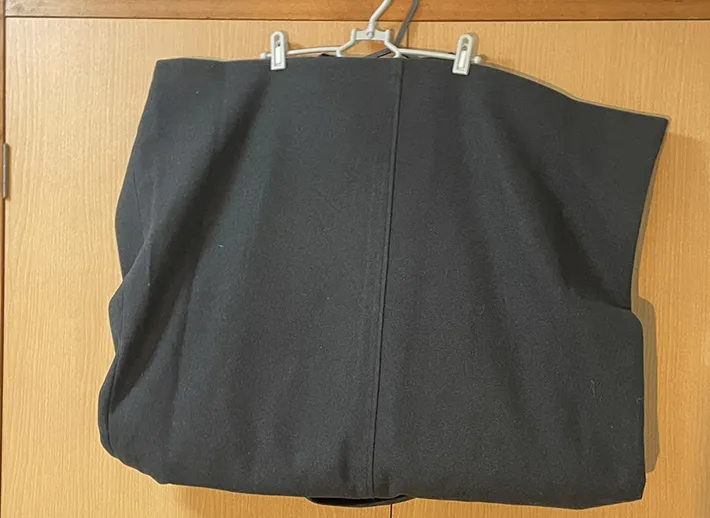 折り畳まれたロングコートの写真（撮影：grape編集部）